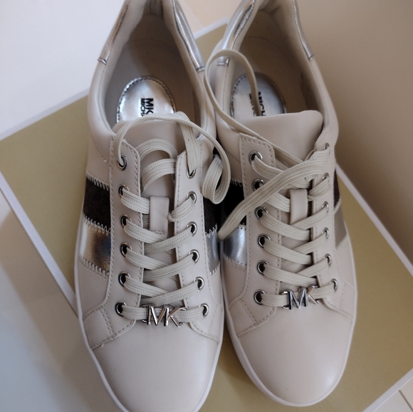 Michael Kors size 7 women's shoe - Picture 11 of 11